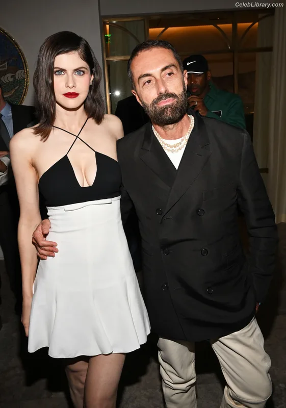Alexandra Daddario photo 3 of 1618