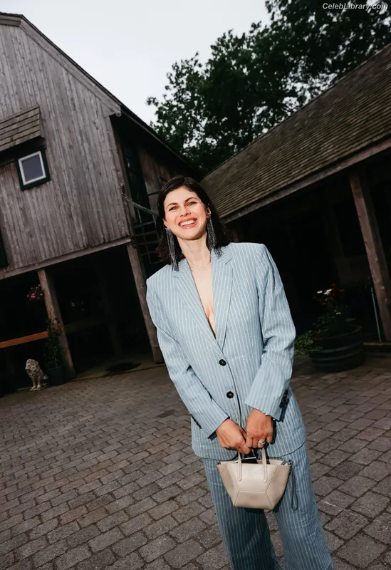 Alexandra Daddario photo 12 of 1618