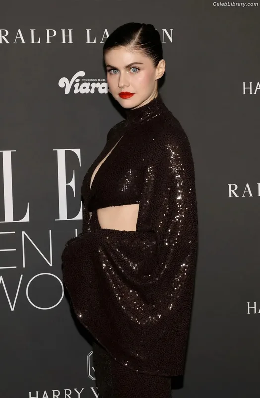 Alexandra Daddario photo 4 of 1618