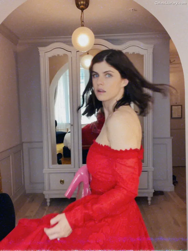Alexandra Daddario photo 15 of 1618