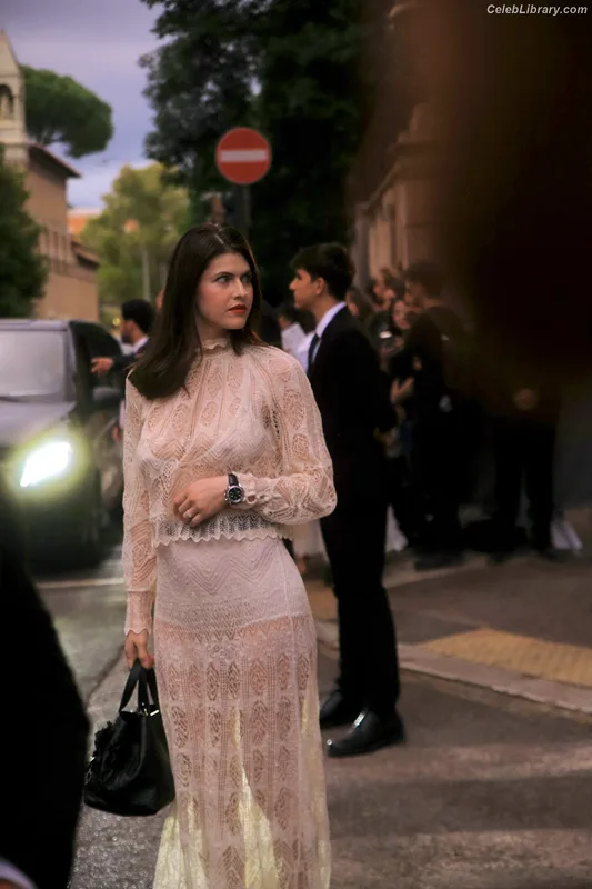 Alexandra Daddario photo 23 of 1618