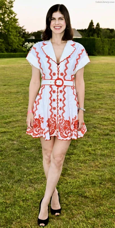 Alexandra Daddario photo 11 of 1618