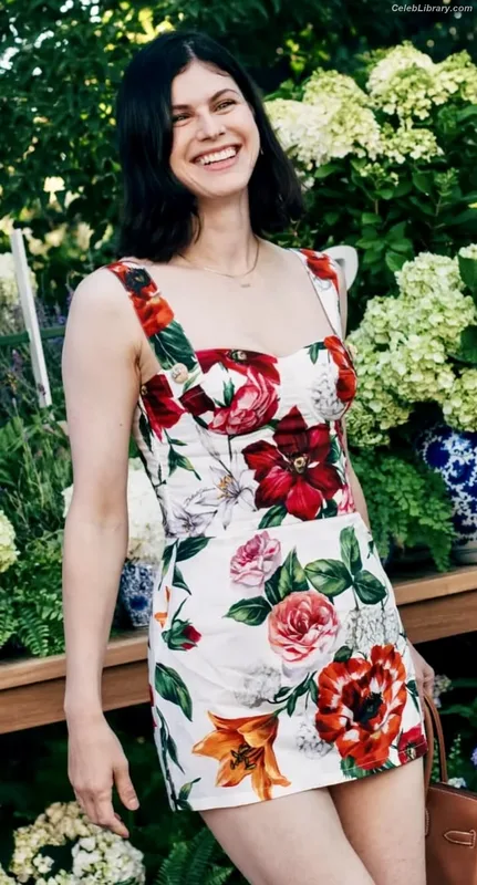 Alexandra Daddario photo 12 of 1618