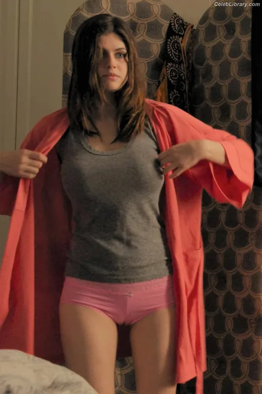Alexandra Daddario photo 6 of 1618