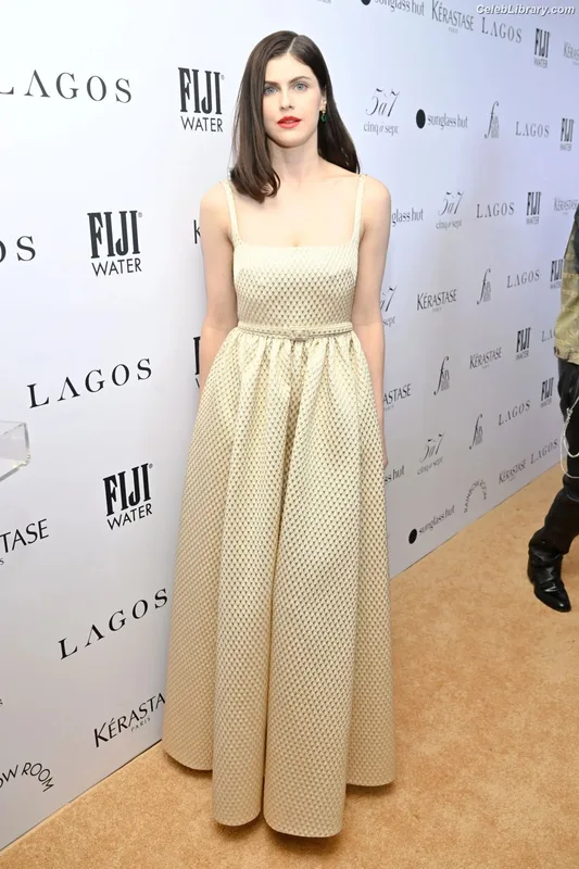 Alexandra Daddario photo 7 of 1618