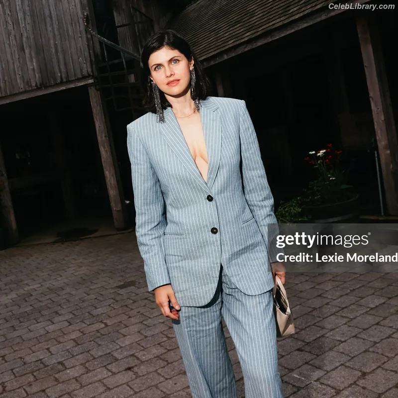 Alexandra Daddario photo 15 of 1618