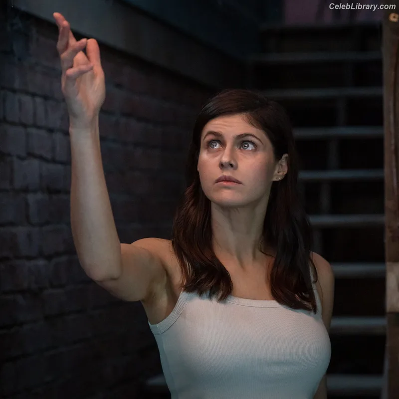 Alexandra Daddario photo 20 of 1618