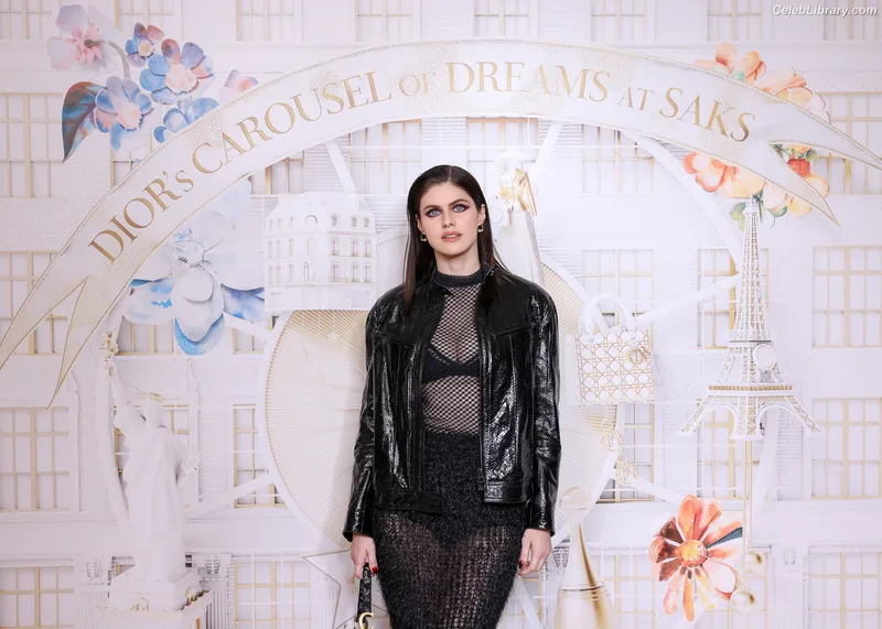 Alexandra Daddario photo 4 of 1618