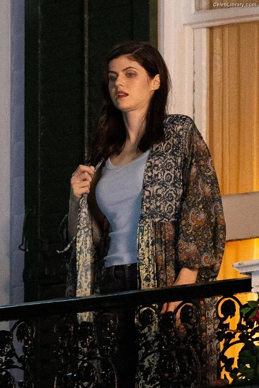 Alexandra Daddario photo 8 of 1618