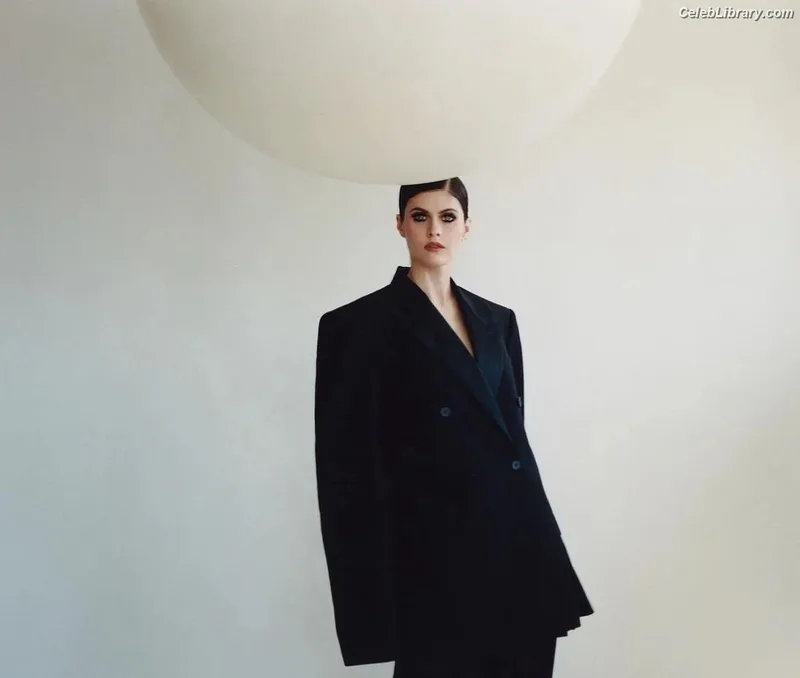 Alexandra Daddario photo 16 of 1618