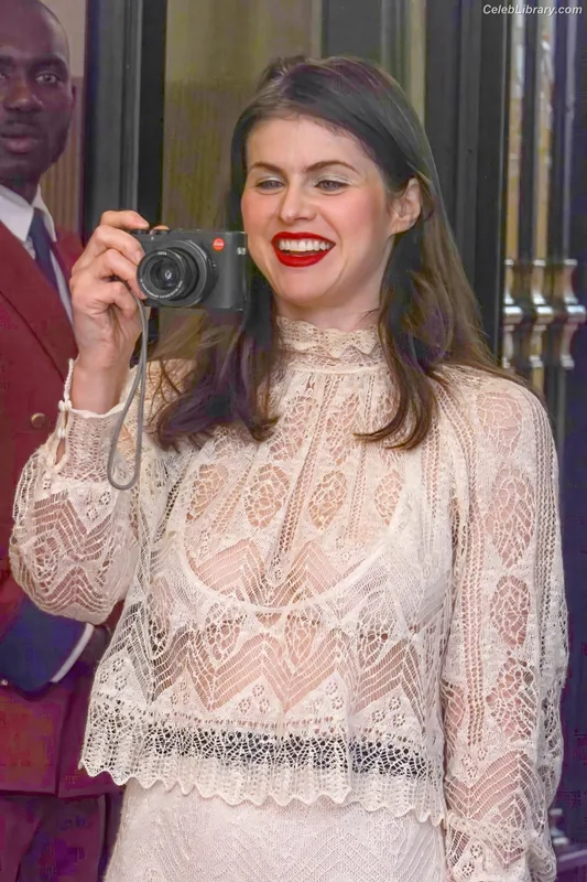 Alexandra Daddario photo 4 of 1618