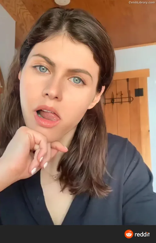 Alexandra Daddario photo 6 of 1618