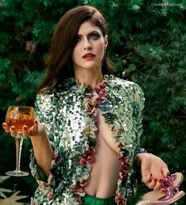 Alexandra Daddario photo 20 of 1618