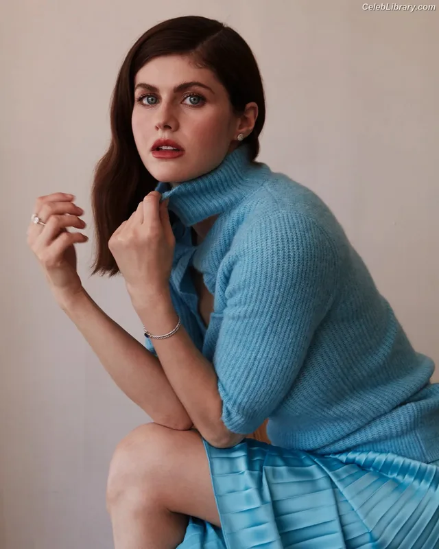 Alexandra Daddario photo 4 of 1618