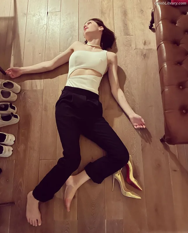 Alexandra Daddario photo 10 of 1618