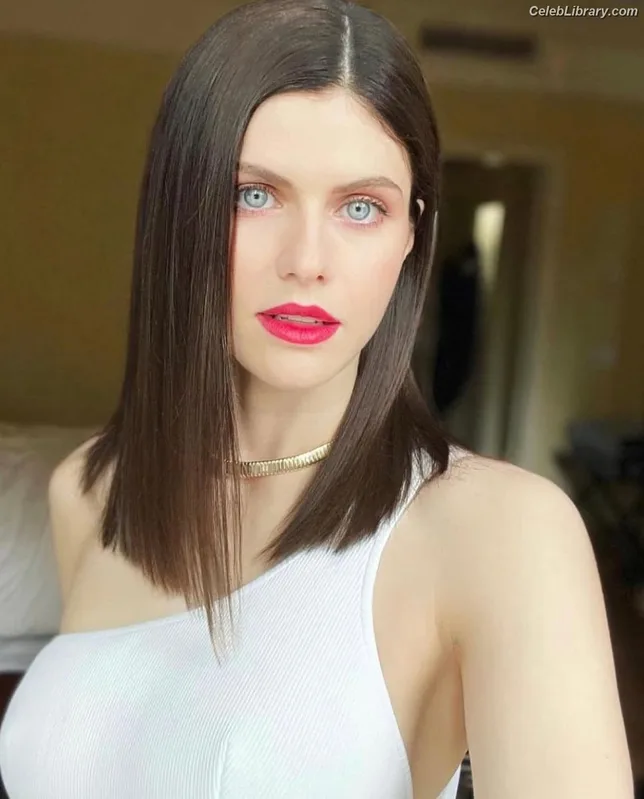 Alexandra Daddario photo 11 of 1618