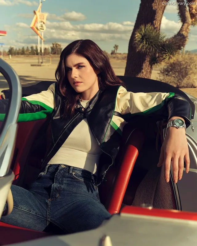 Alexandra Daddario photo 14 of 1618