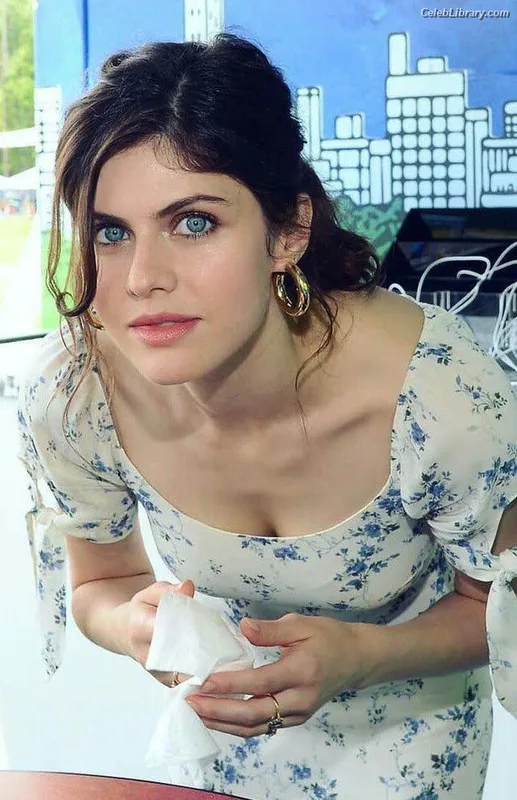 Alexandra Daddario photo 19 of 1618