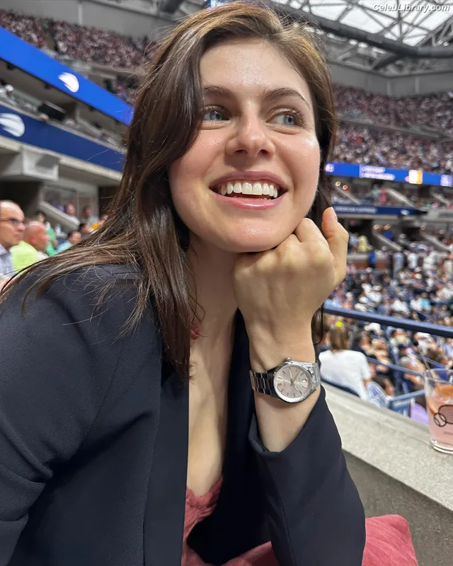 Alexandra Daddario photo 1 of 1618