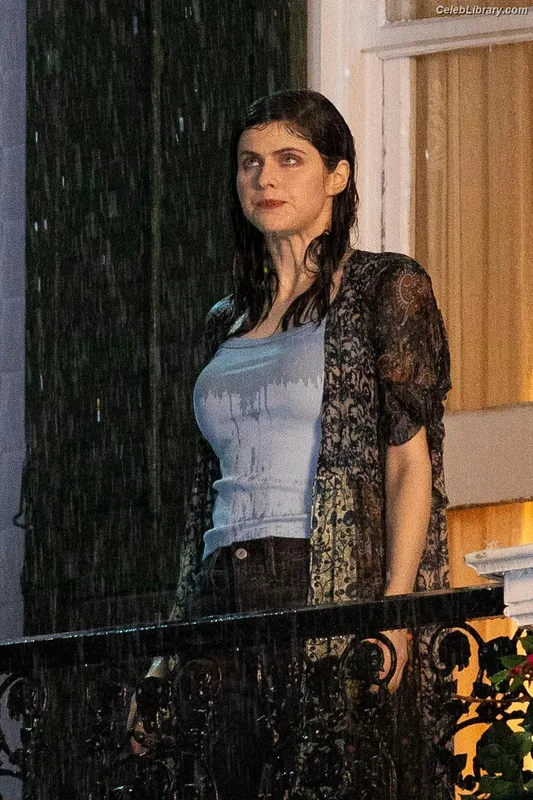 Alexandra Daddario photo 6 of 1618