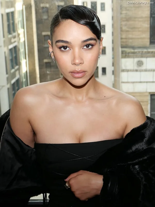 Alexandra Shipp photo 21 of 70