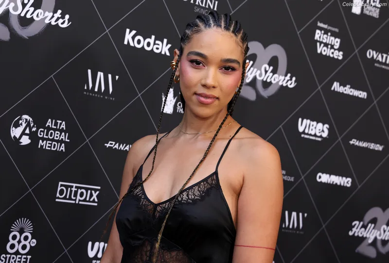 Alexandra Shipp photo 19 of 70