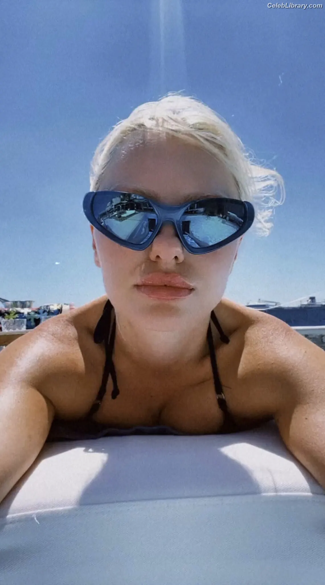 Alexandra Stan photo 20 of 1531