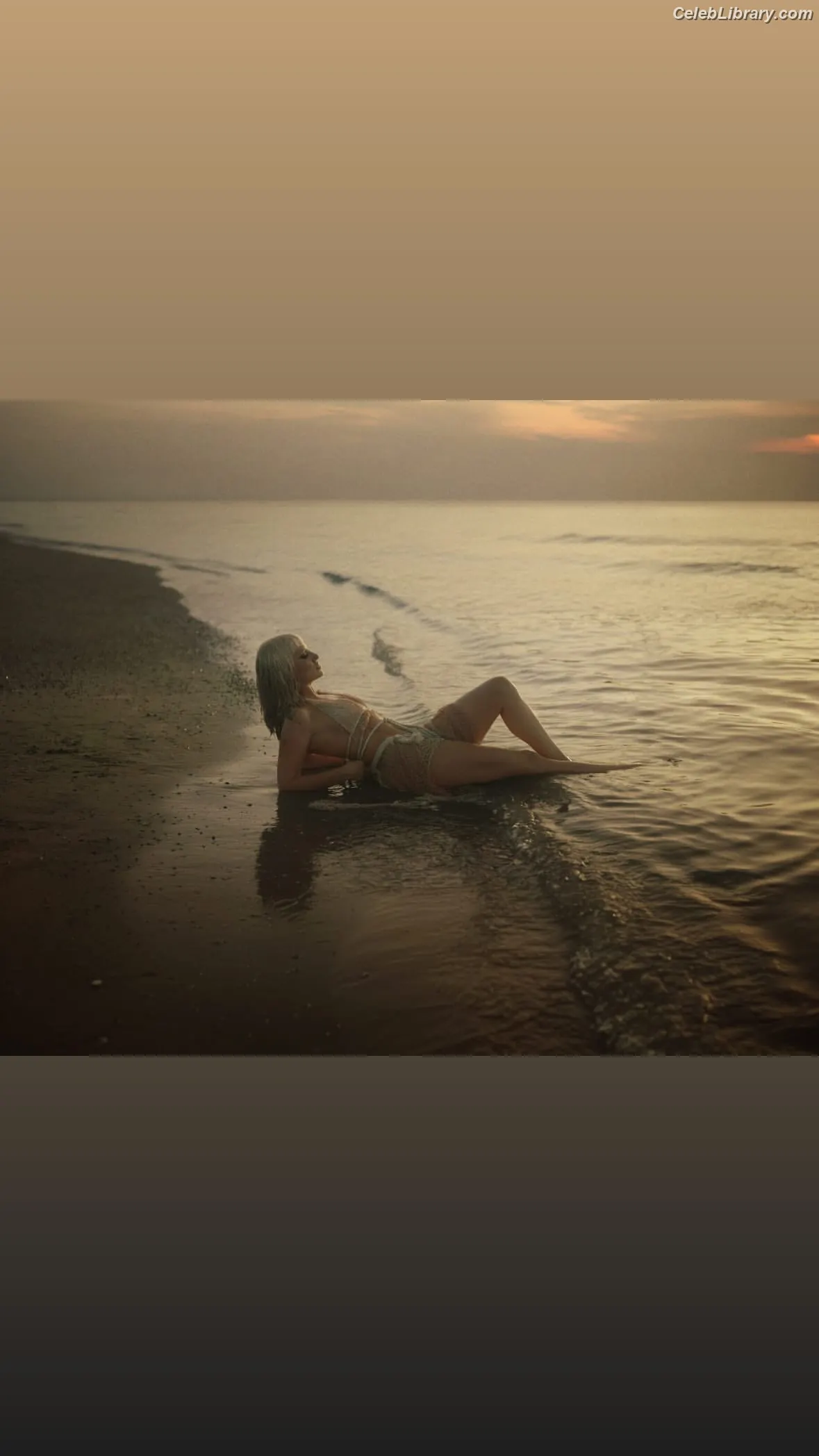 Alexandra Stan photo 5 of 1531