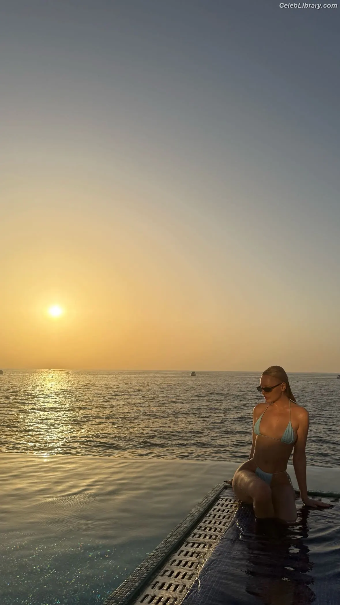 Alexandra Stan photo 1 of 1531