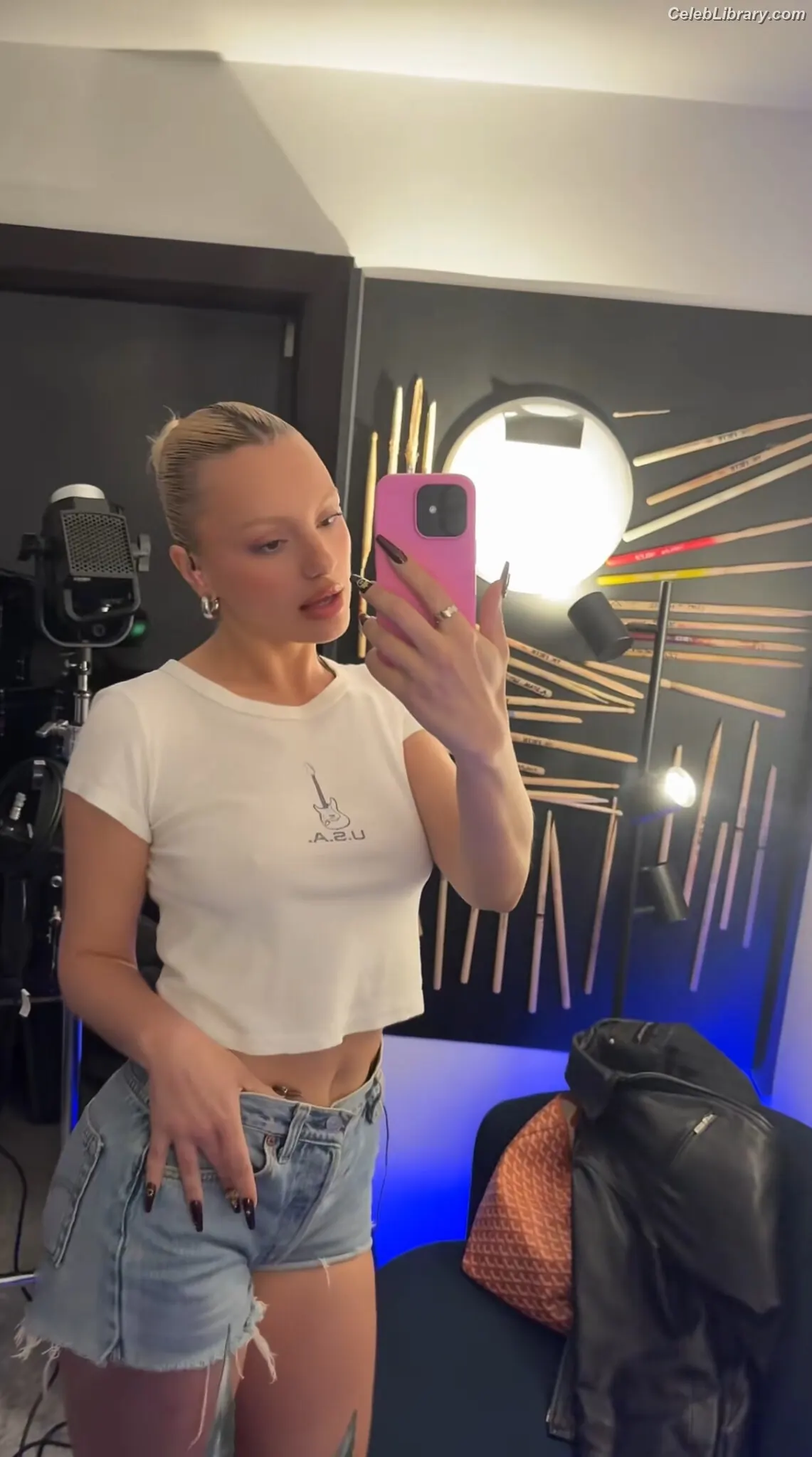 Alexandra Stan photo 4 of 1531