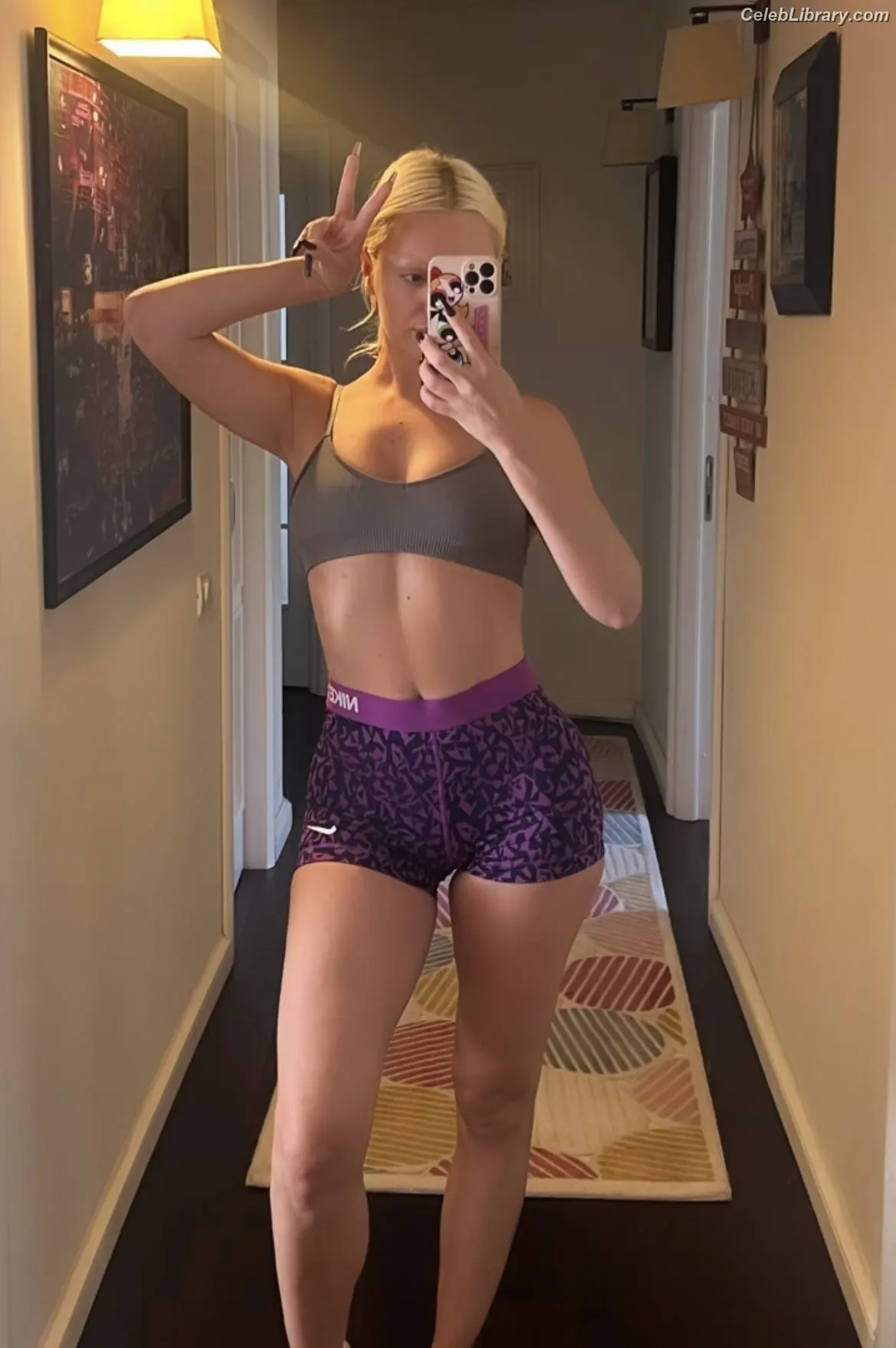 Alexandra Stan photo 16 of 1531
