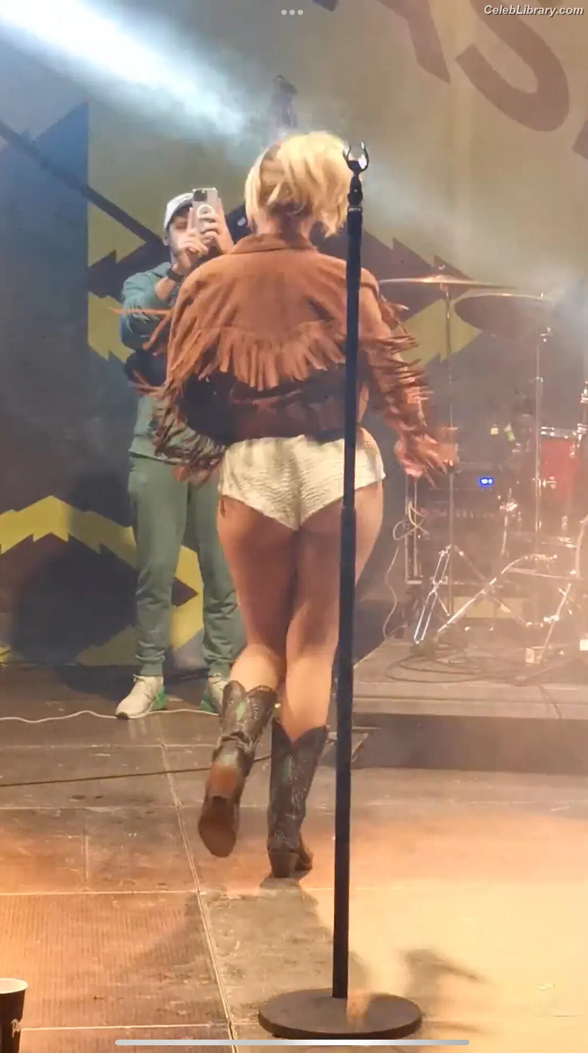 Alexandra Stan photo 2 of 1531