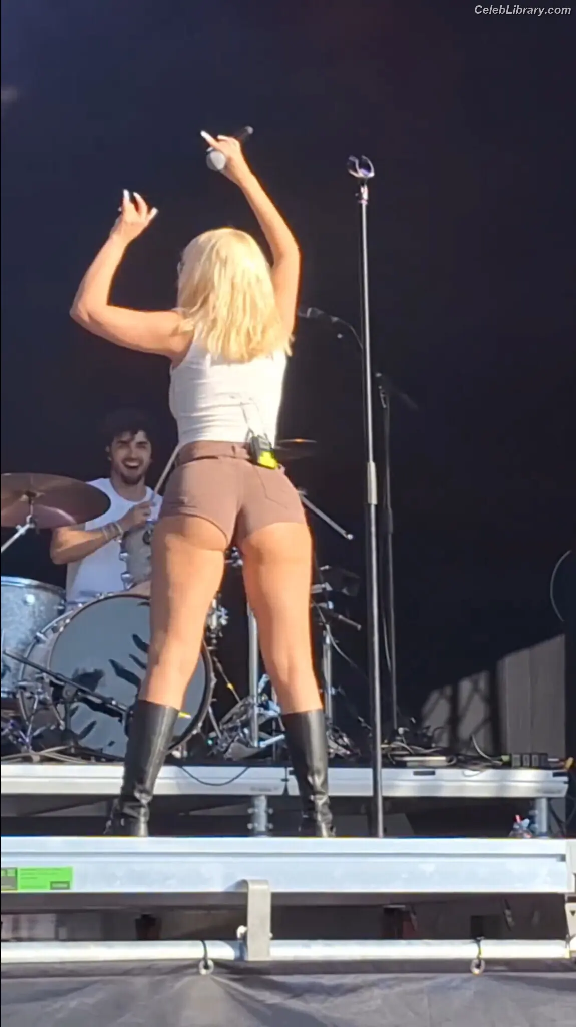 Alexandra Stan photo 18 of 1531