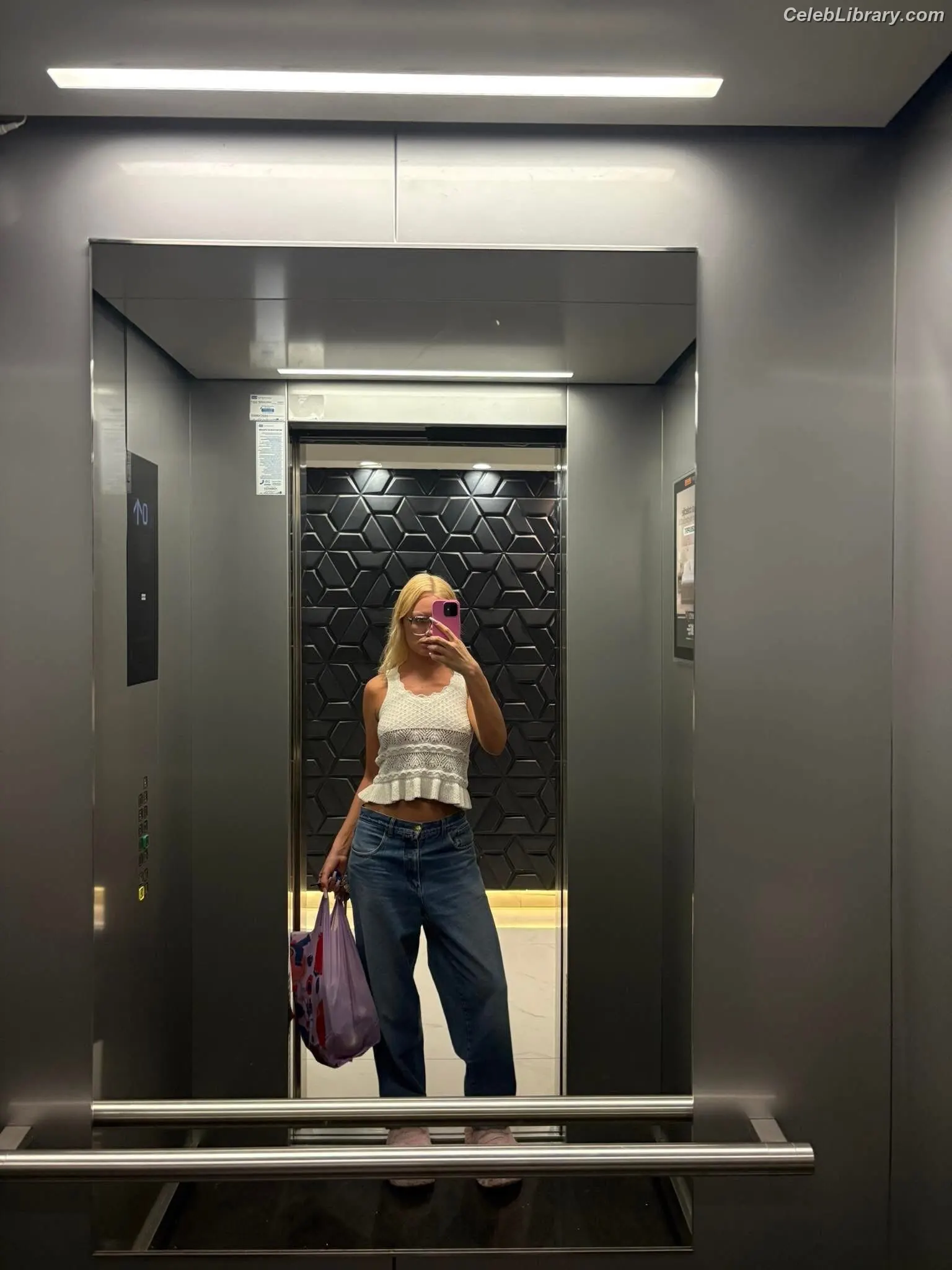 Alexandra Stan photo 15 of 1531