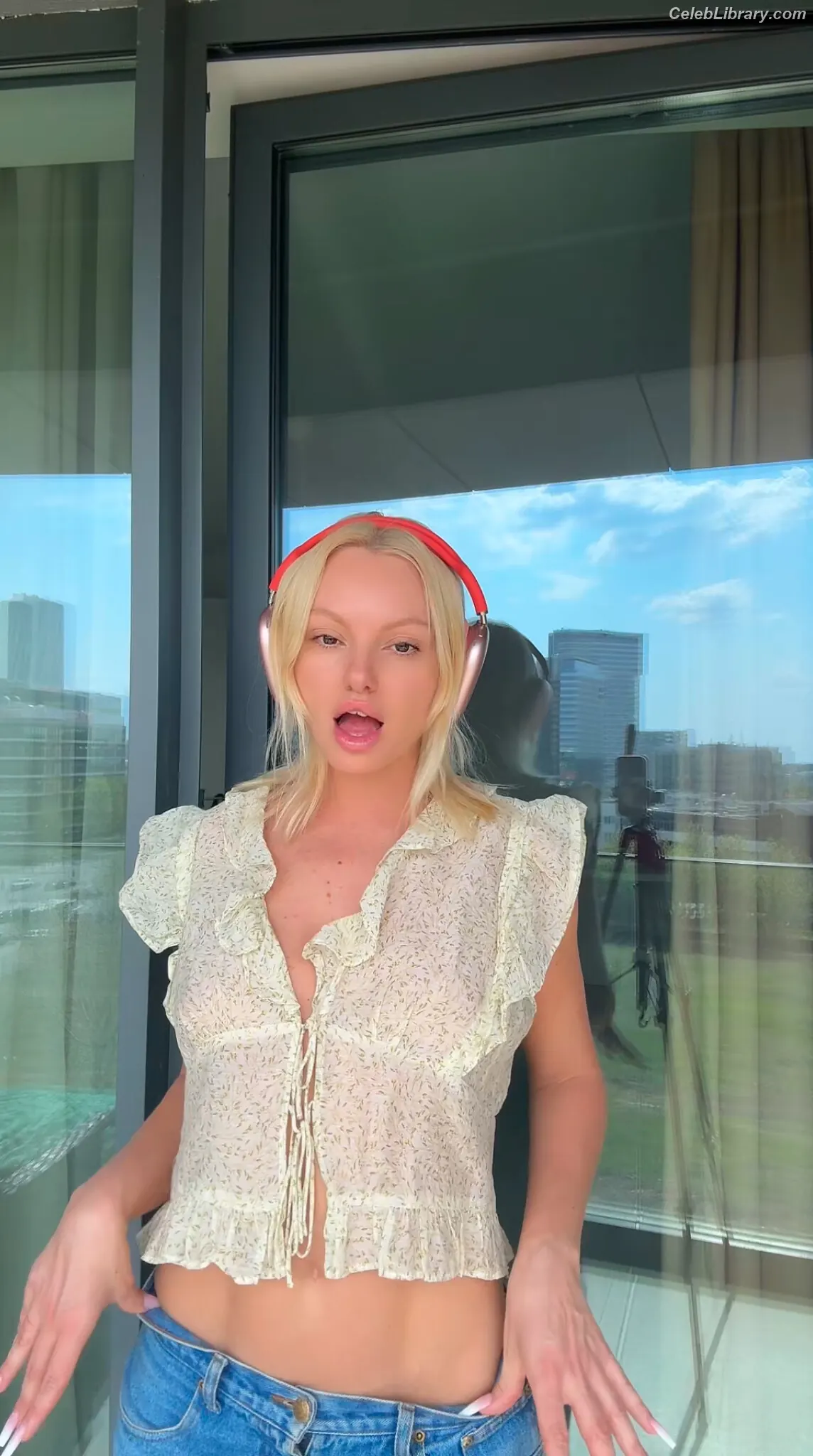 Alexandra Stan photo 9 of 1531