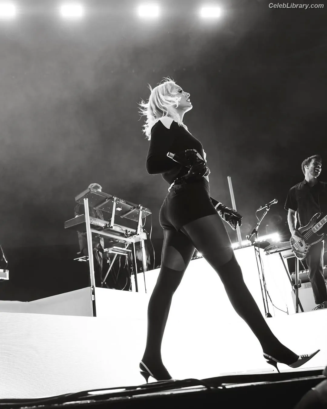Alexandra Stan photo 4 of 1531