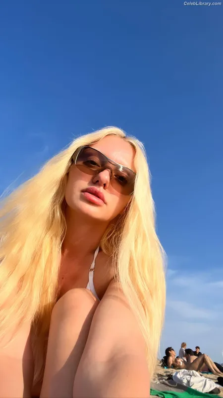 Alexandra Stan photo 2 of 1532