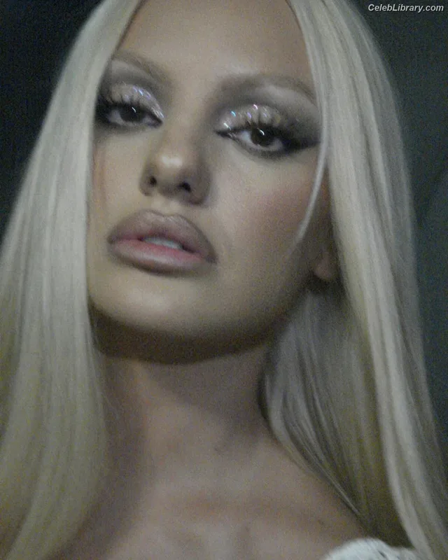 Alexandra Stan photo 6 of 1532