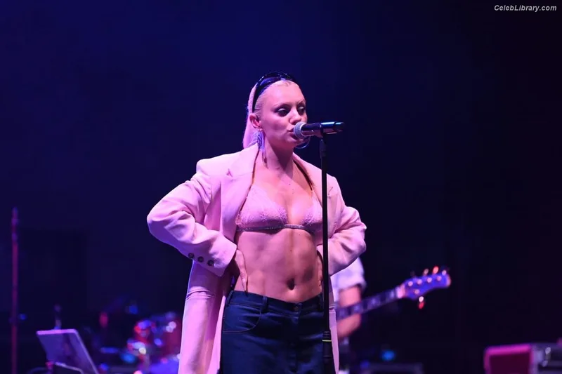 Alexandra Stan photo 9 of 1532