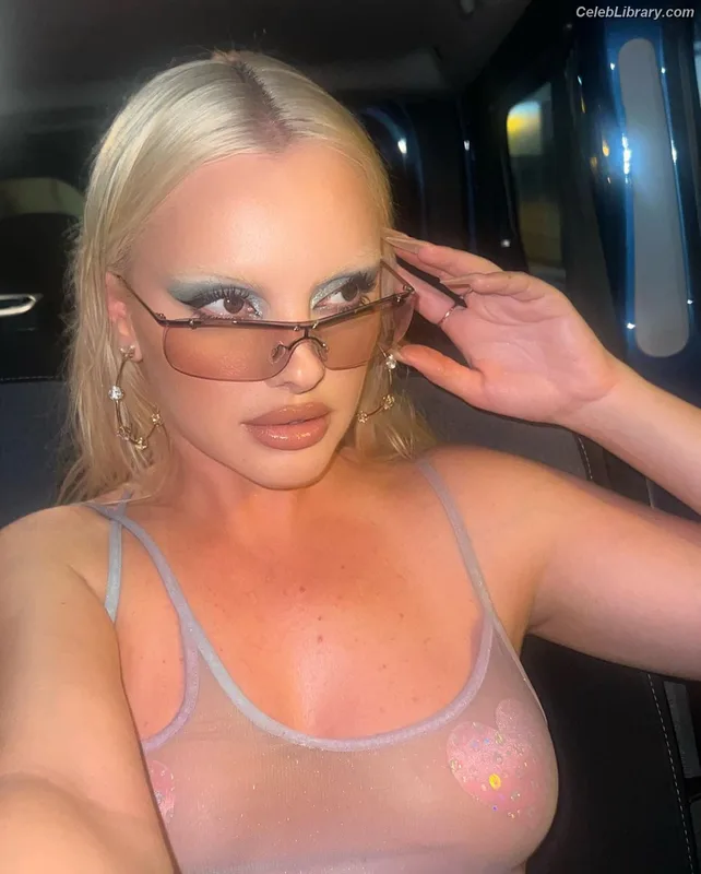 Alexandra Stan photo 13 of 1532
