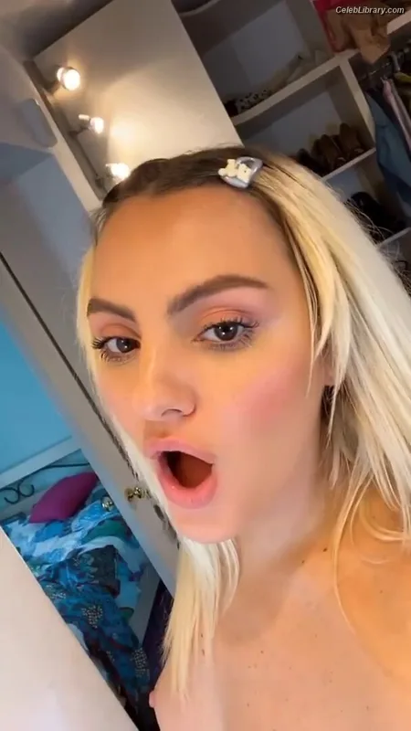 Alexandra Stan photo 18 of 1532