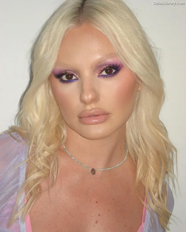 Alexandra Stan photo 22 of 1532