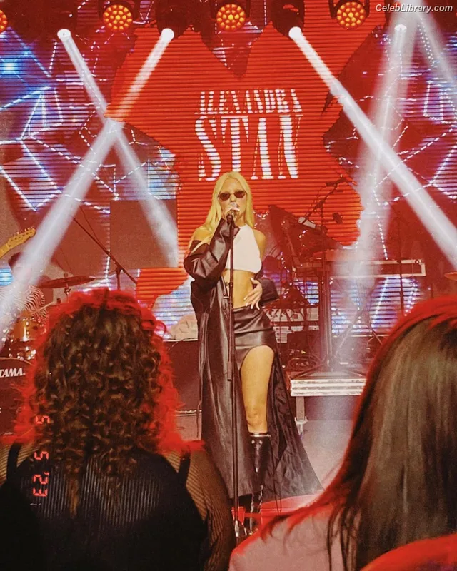 Alexandra Stan photo 5 of 1532