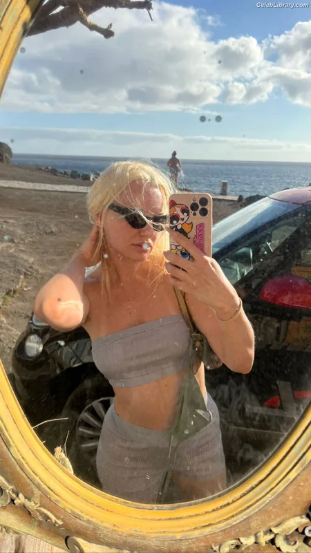 Alexandra Stan photo 13 of 1532
