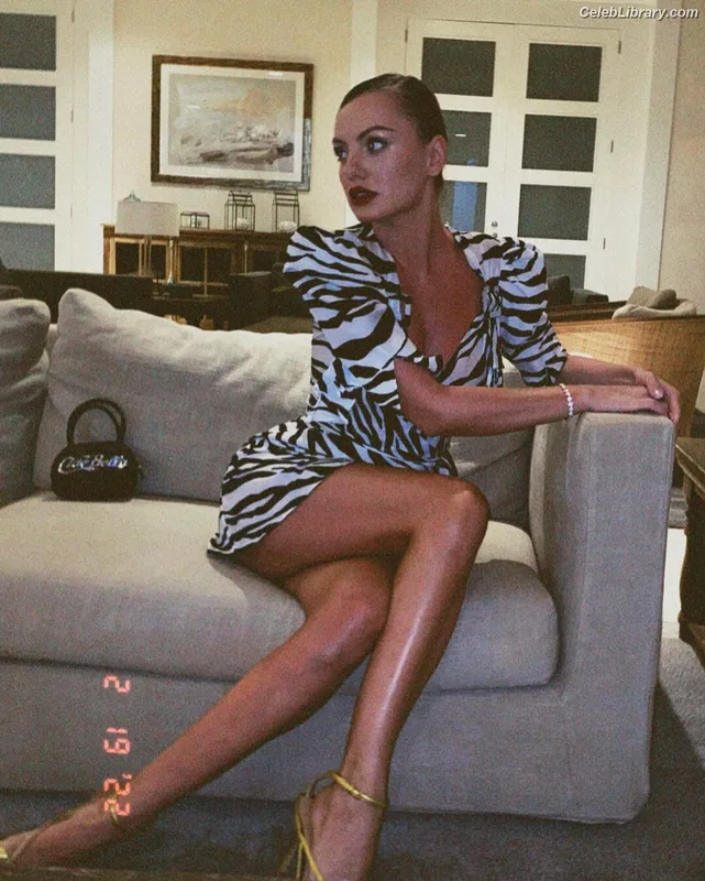 Alexandra Stan photo 19 of 1532