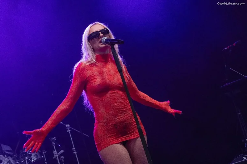Alexandra Stan photo 12 of 1532