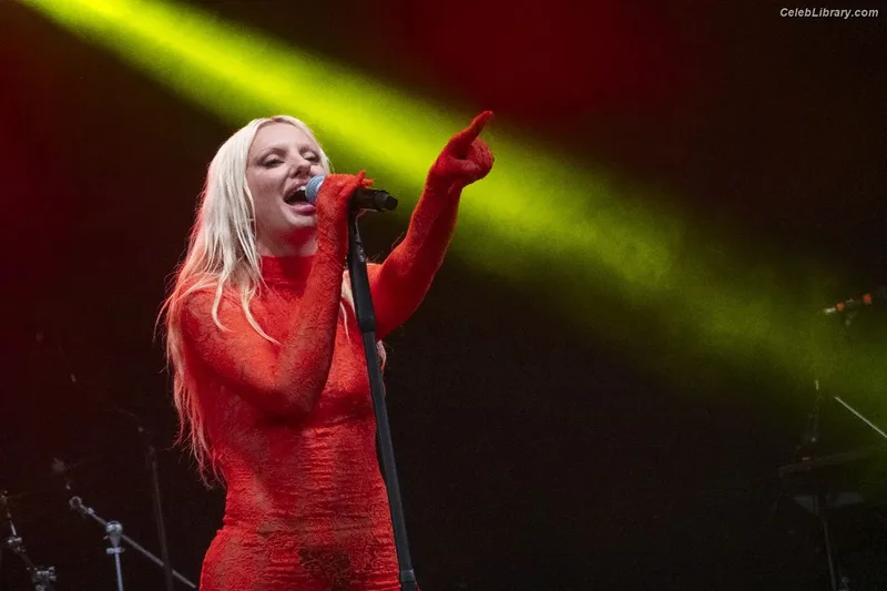 Alexandra Stan photo 15 of 1532