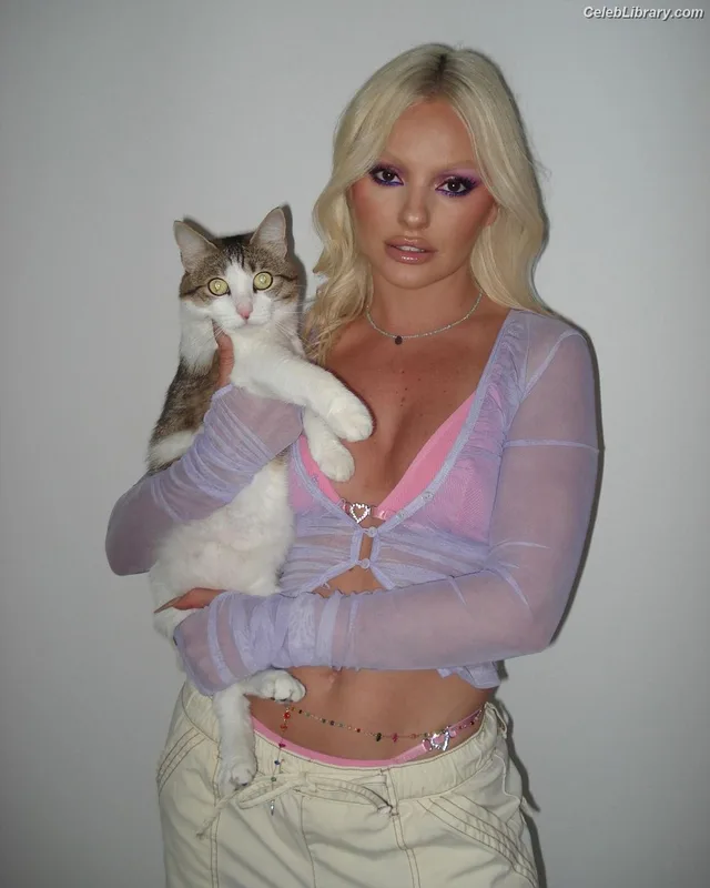 Alexandra Stan photo 23 of 1532