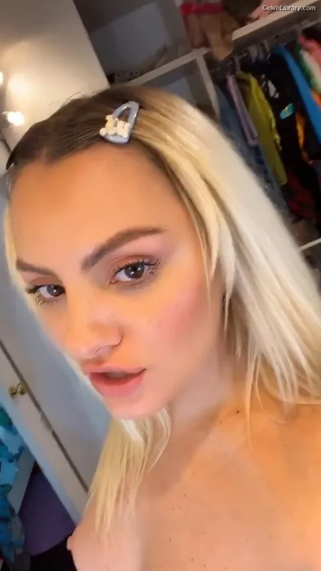 Alexandra Stan photo 21 of 1532