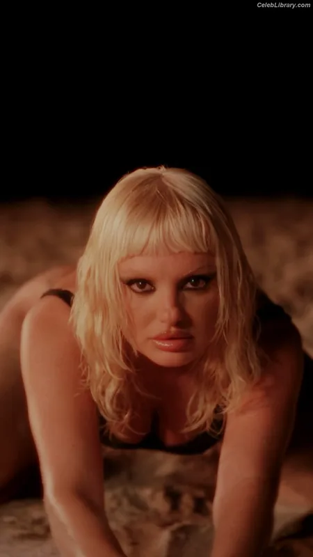 Alexandra Stan photo 9 of 1532